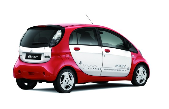 Mitsubishi i-MiEV: Japanisches Kei-Car mit Elektroantrieb, Marktstart Ende 2010 (Quelle: MITSUBISHI)