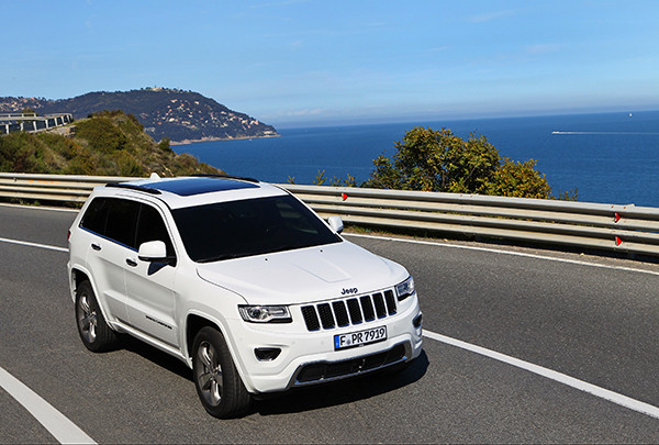 Jeep Grand Cherokee 3.6l V6 FlexFuel: Der Allradler kann mit 85-prozentigen Bioethanol-Benzin-Gemisch betankt und gefahren werden (Quelle: Jeep)