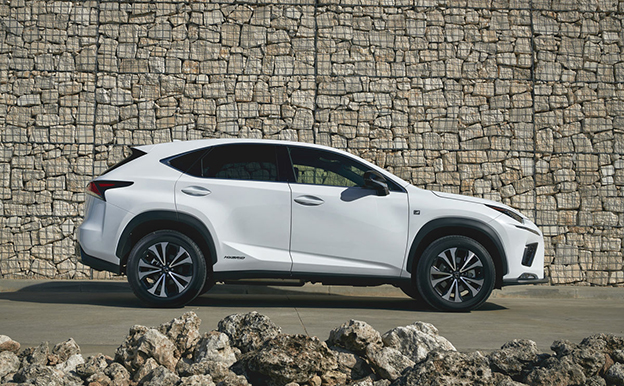 Lexus NX300h Hybrid-SUV