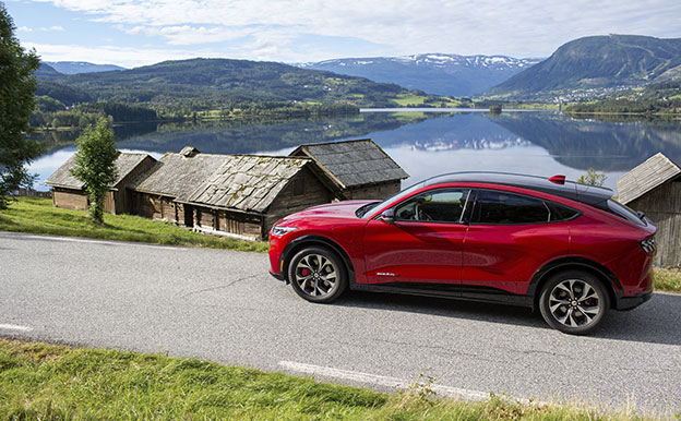 Ford Mustang Mach-E AWD Elektroauto Allradantrieb