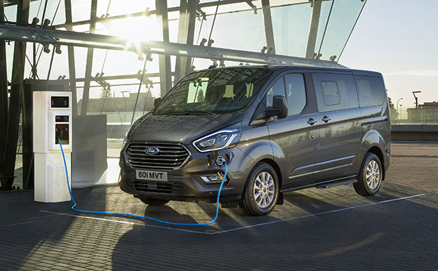 Ford Tourneo Custom Bus PHEV Plug-In-Hybridauto 9-Sitzer