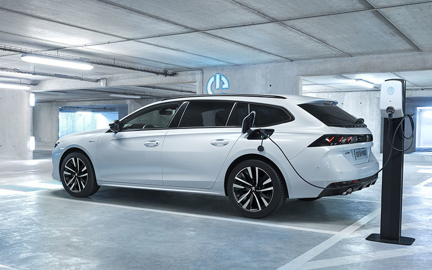 Peugeot 508 SW HYBRID Plug-In-Hybridauto PHEV Kombi