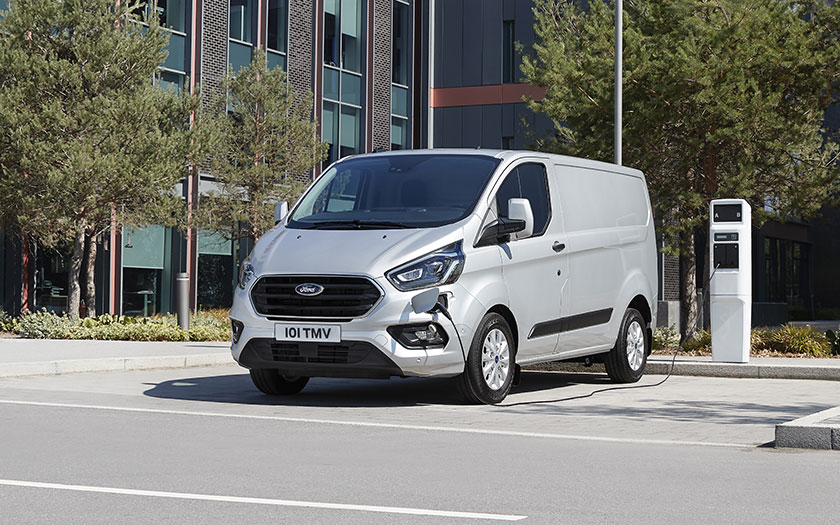 Ford Transit Custom PHEV Plug-In-Hybridauto Nutzfahrzeug Kastenwagen