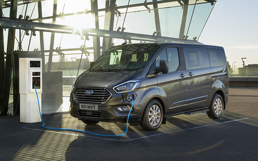 Ford Tourneo Custom Bus PHEV Plug-In-Hybridauto 9-Sitzer Van