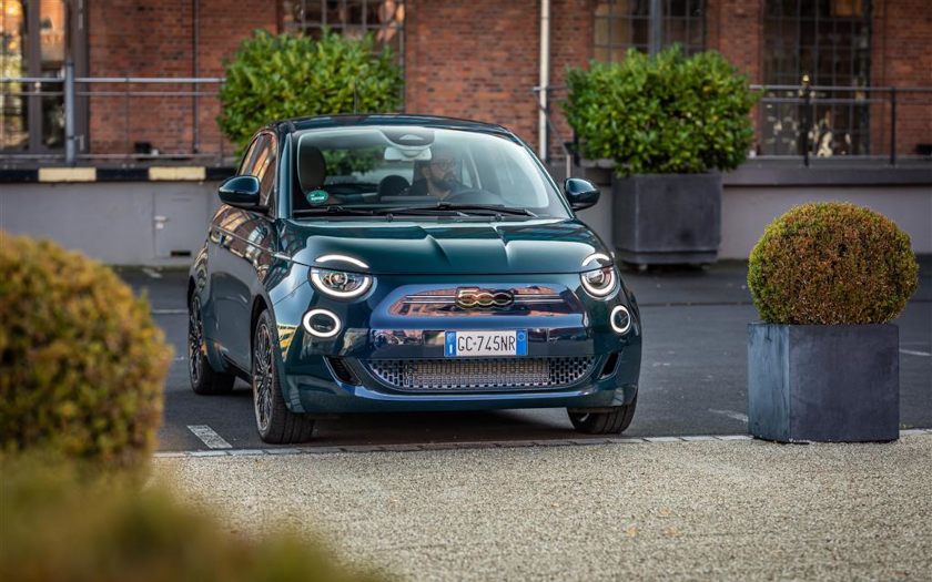 Fiat 500 Elektro Limousine Elektroauto Elektro-Kleinstwagen
